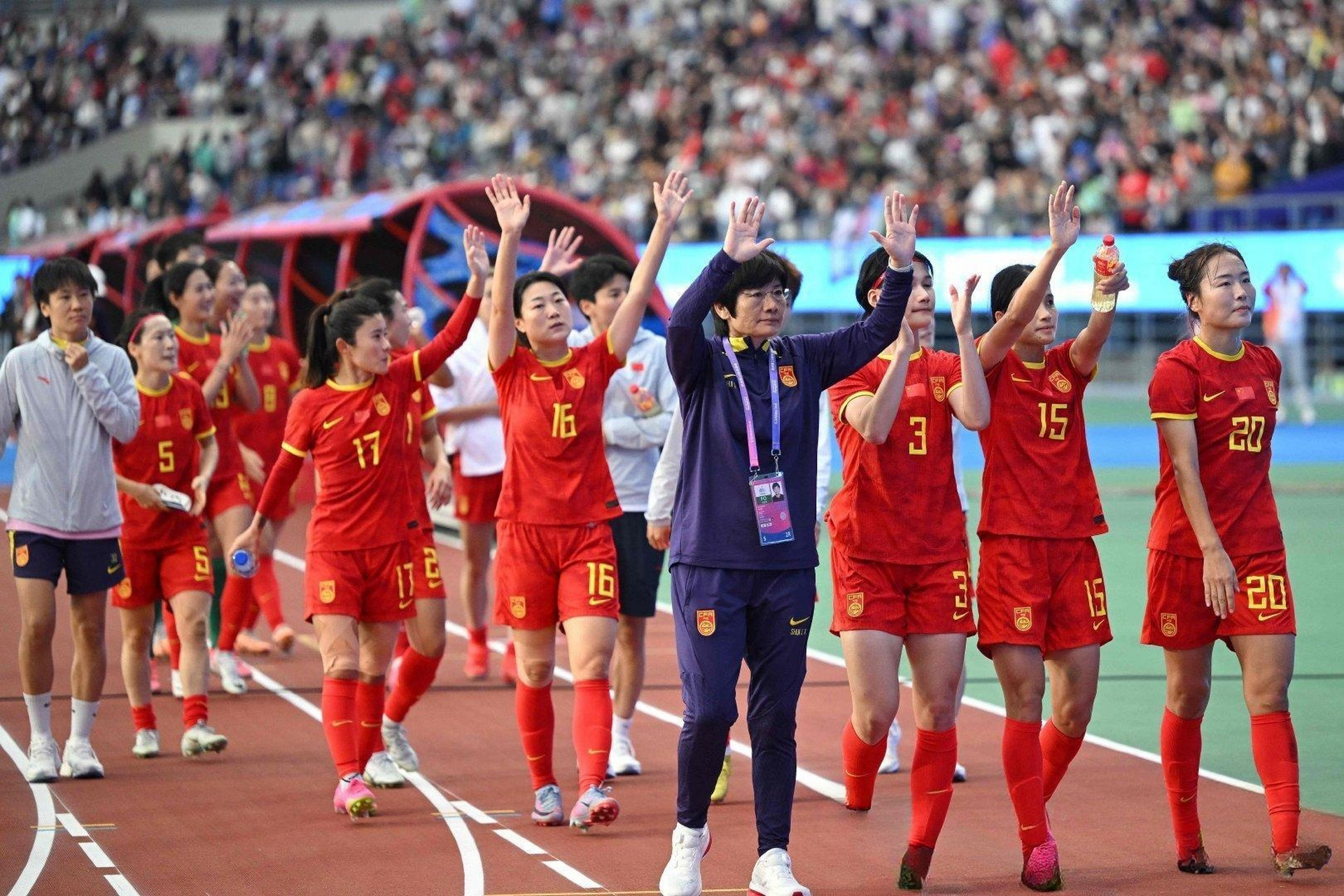 关于激情燃烧：女足比赛绝不退缩的信息