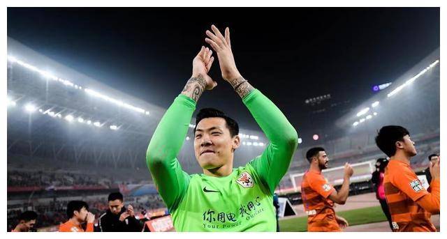 战火连绵的足球赛场上，任谁也挡不住的简单介绍