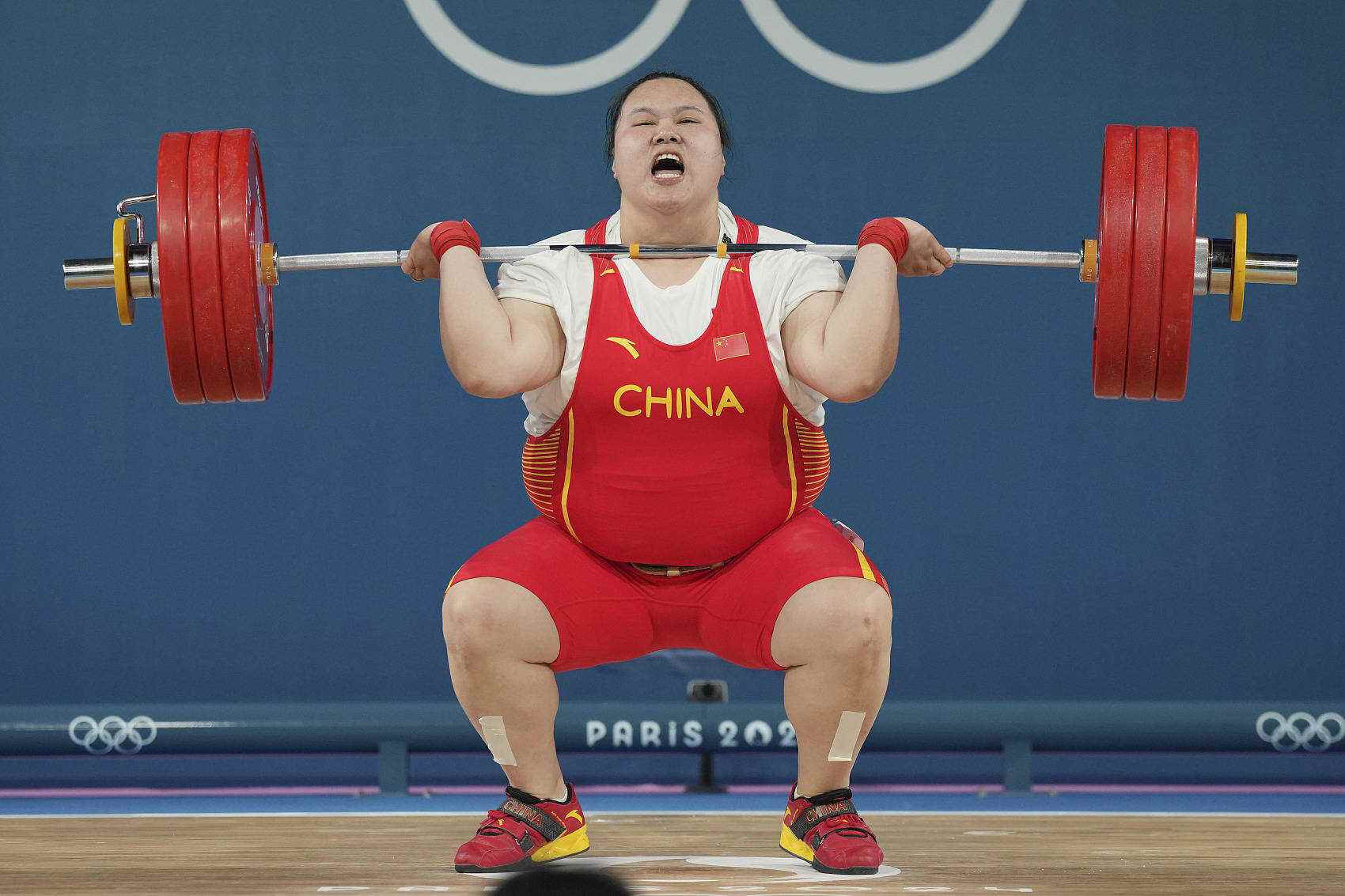 泰国举重选手突破个人极限夺得铜牌