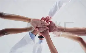 双方齐心，相互对抗斗志昂扬的简单介绍