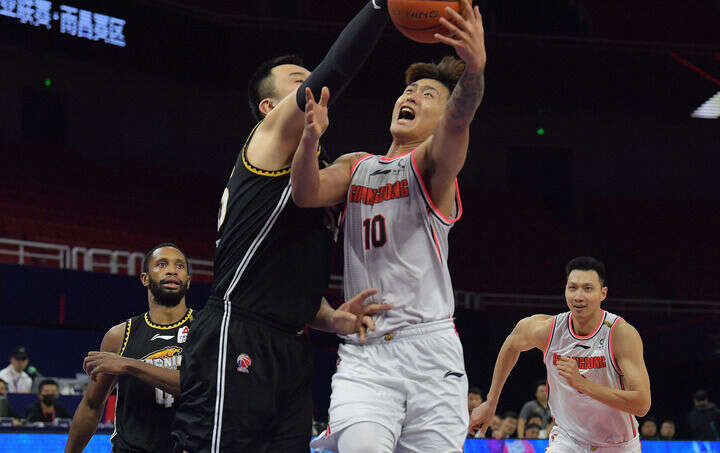 荷兰压哨胜捷克,成功挺进欧洲杯四强 荷兰压哨胜捷克,成功挺进欧洲杯四强