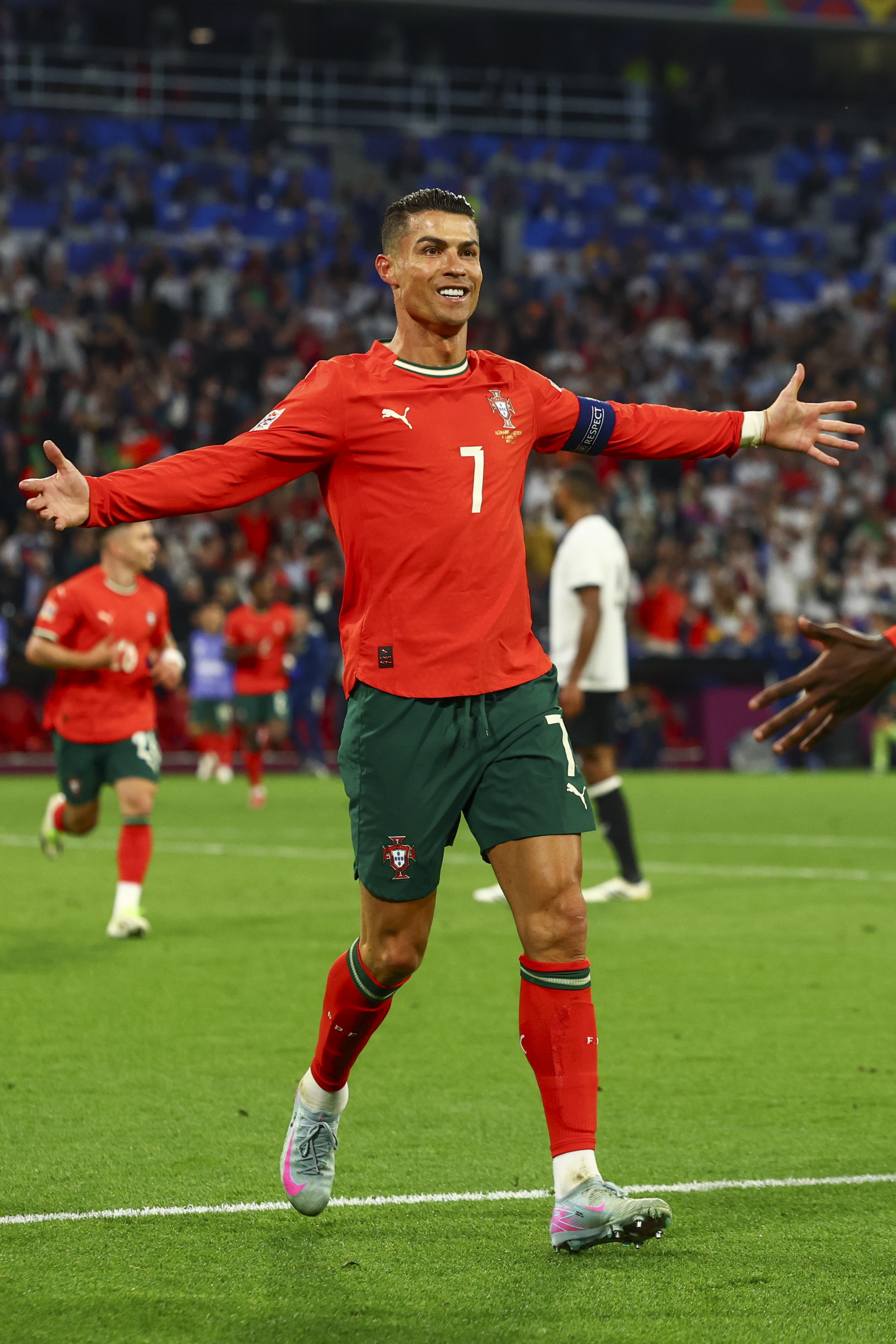 葡萄牙队表现出色,赢得马德里杯赛 葡萄牙队表现出色,赢得马德里杯赛