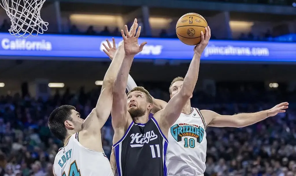 猛龙负太阳,戴维斯梅尔滑倒 猛龙负太阳,戴维斯梅尔滑倒