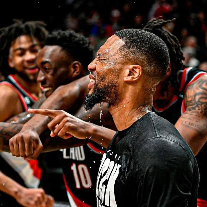 步行者客场逆转开拓者,拉佐对位利拉德火爆互跳 步行者客场逆转开拓者,拉佐对位利拉德火爆互跳