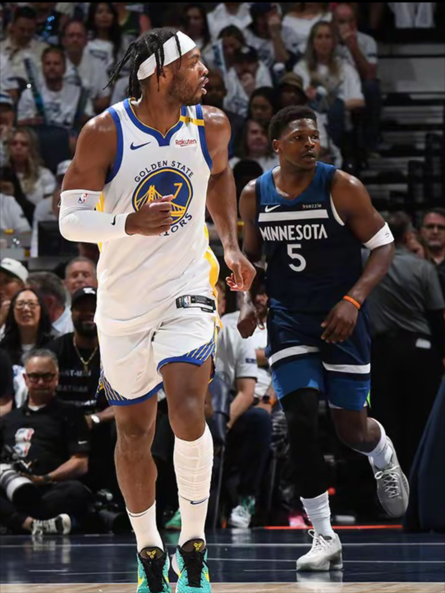 勇士客场惊险获胜,继续领跑西部 勇士客场惊险获胜,继续领跑西部