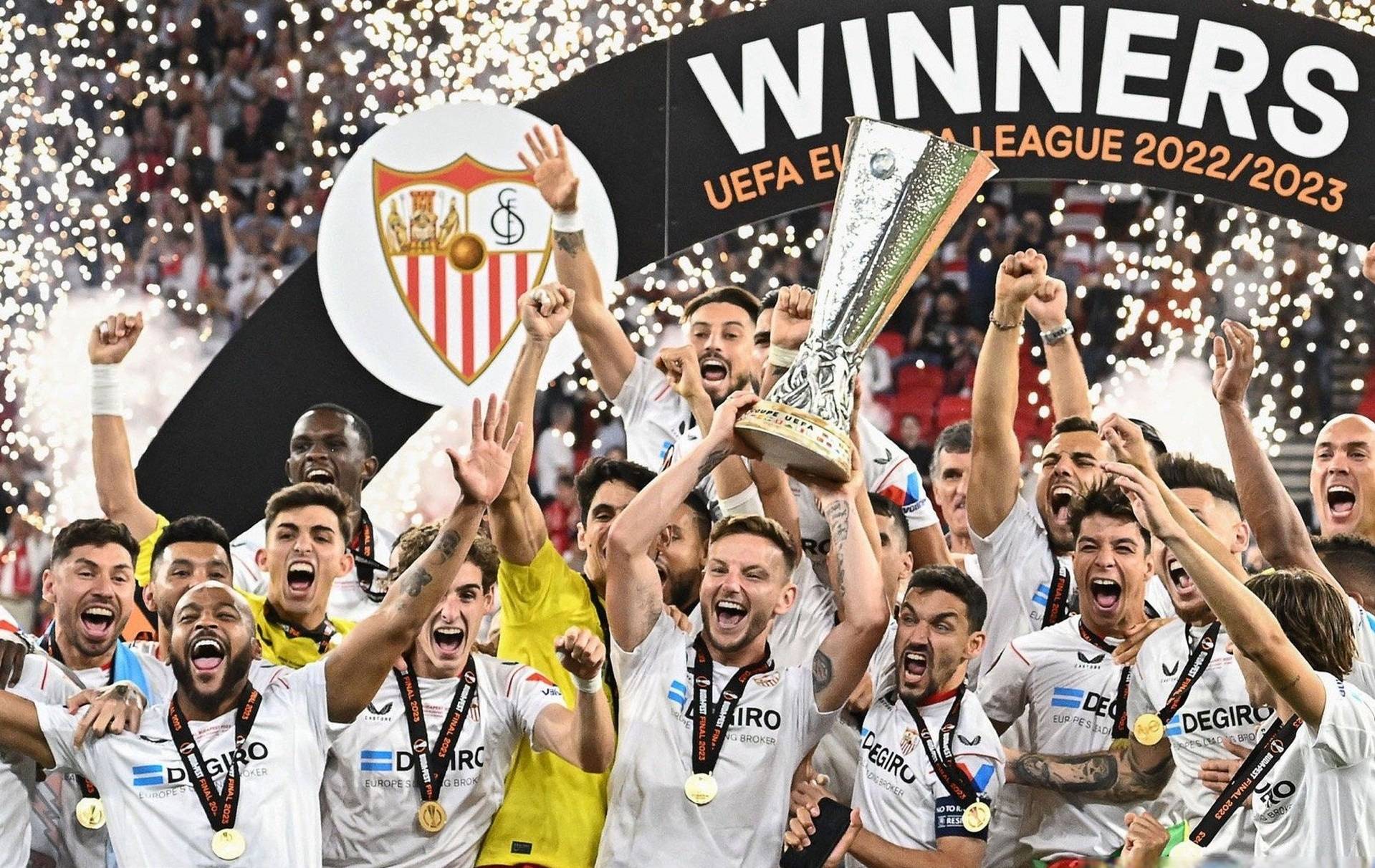 皇马再次领跑西甲积分榜,梅西又破门巴萨胜利 皇马再次领跑西甲积分榜,梅西又破门巴萨胜利