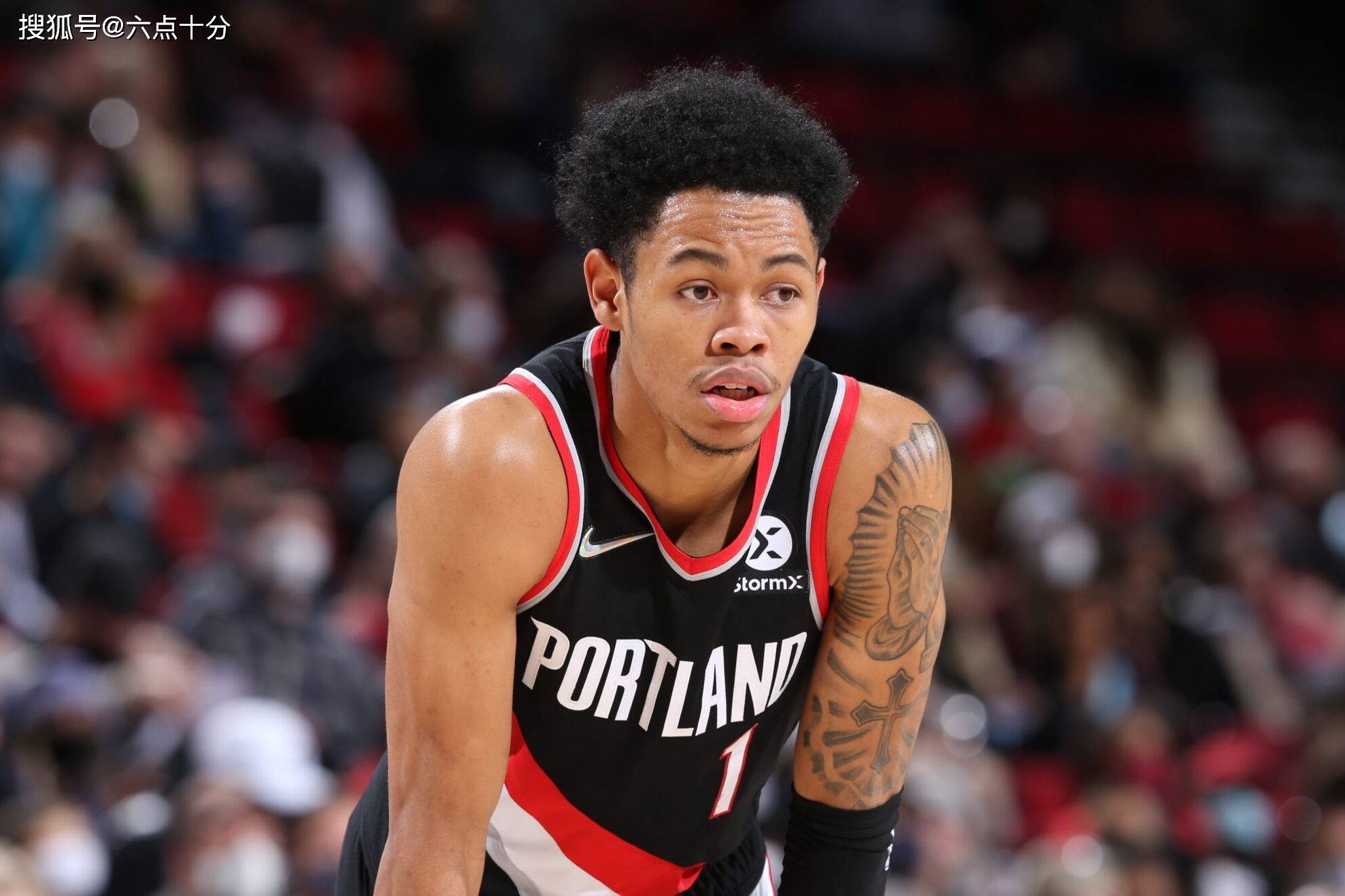 骑士击败开拓者，豪取胜利