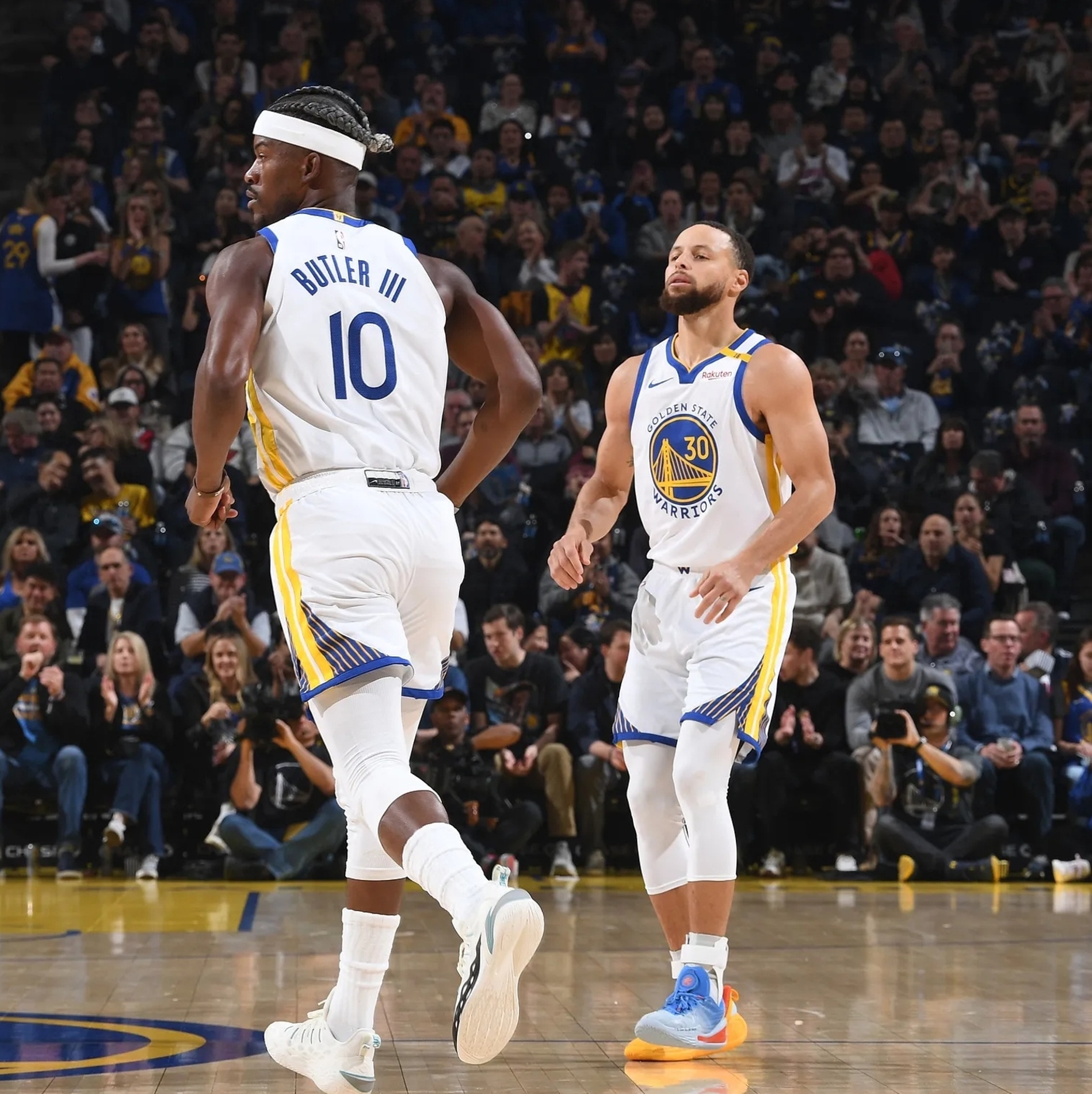 包含勇士客场惨败快船，连胜势头被终结的词条